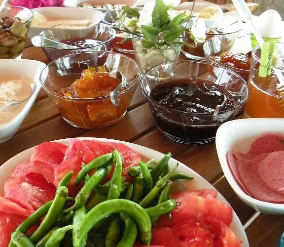 Mercan Oda ve Kahvaltı 2*